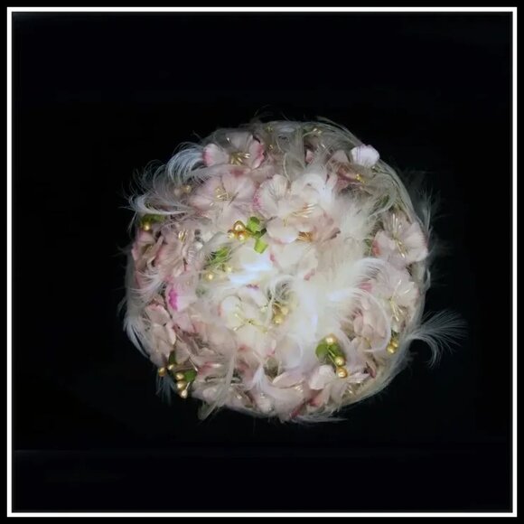 Vintage Hat + HATBOX Spring Toque White Feather Hat Pink Flowers 50s 1950s - Picture 5 of 15